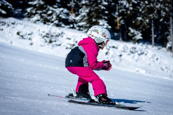 little kid skiing